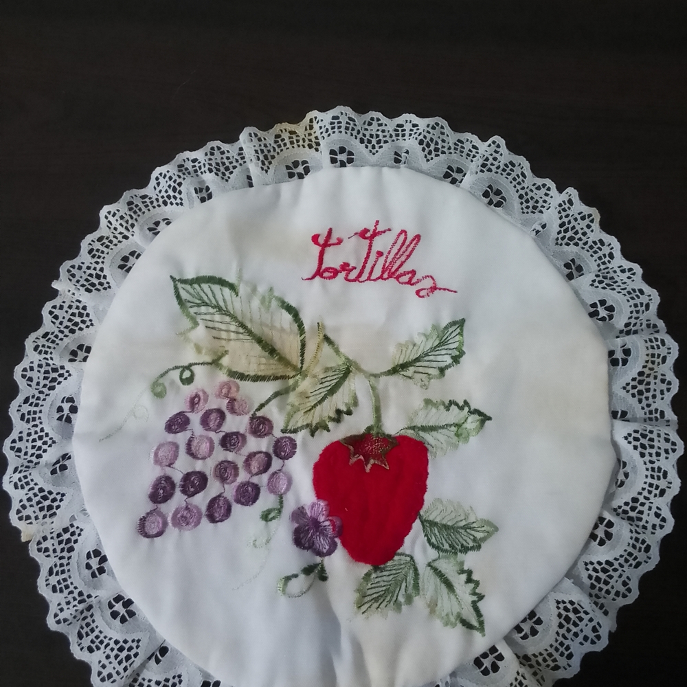 🌷 TORTILLA HOLDER-WARMER/HANDMADE Embroidered Lace with Fruit Design (2) Count
